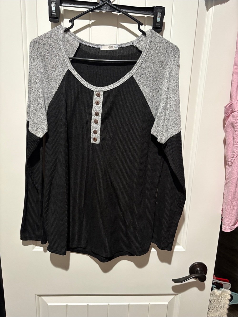 Black and Heather Gray Raglan Henley Long-Sleeve Top